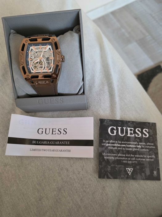 Часовник на guess