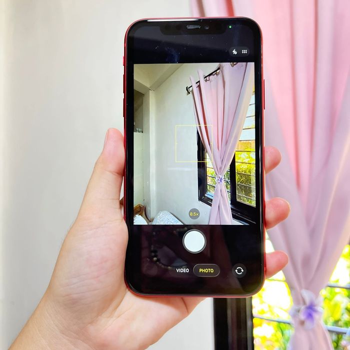 RARITATE : iPhone 11 RED ca NOU