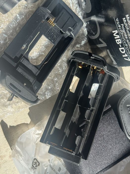 Nikon MB-D17 Grip ( si baterie inclusa)