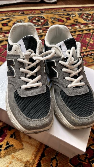 Продам женские кроссовки………..