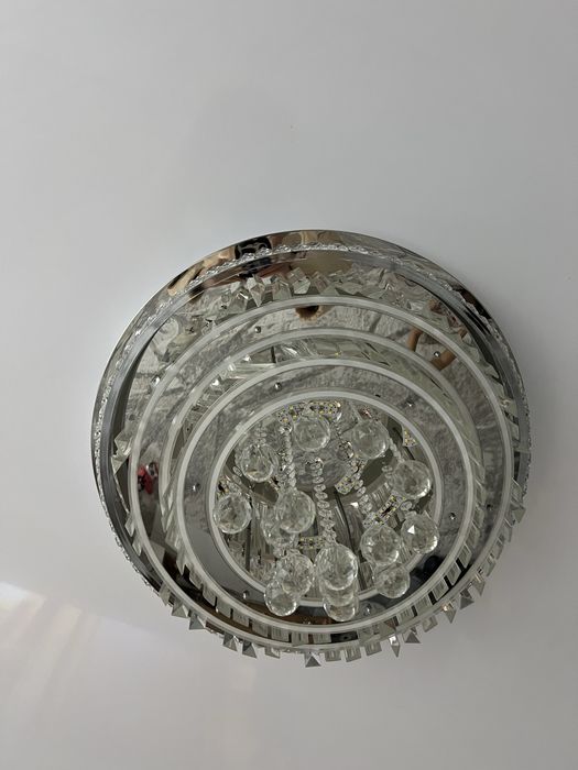 Продам люстру