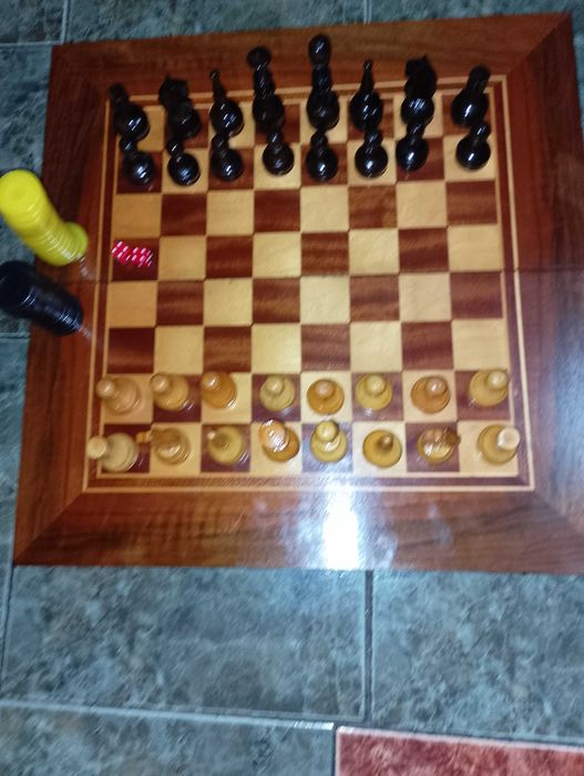 Шах-табла48/48 с дървени фигури и  пулове