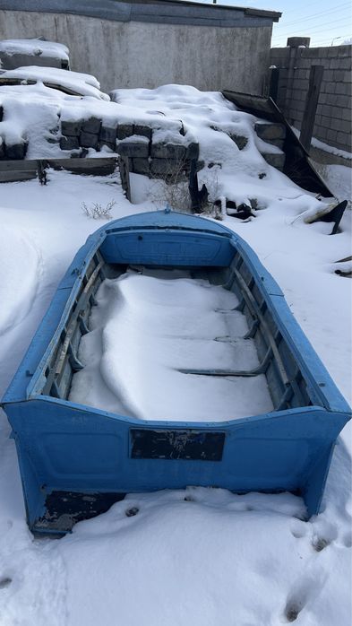 Продам лодку Вега