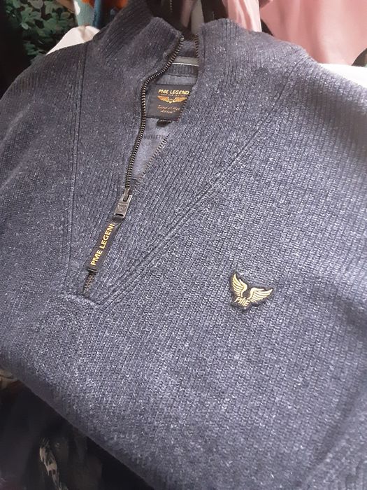 Голям марков мъжки пуловер с гръдна обиколка 155 и дължина 85 см.