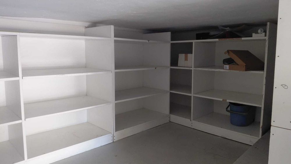 De inchiriat spatiu comercial de 3 mp in zona Ciresica si spatiu depozitare 44 mp + birou Halta Traian