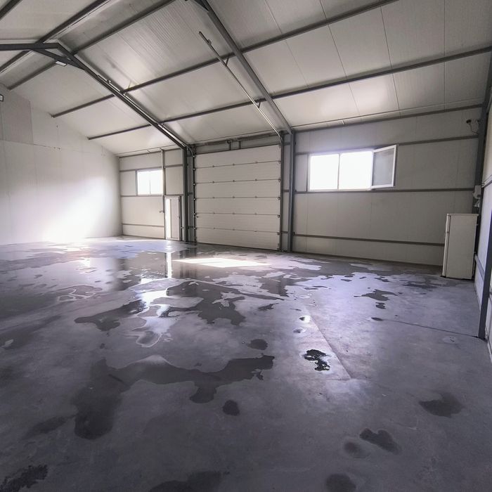 Închiriez hală  150mp la intrare în comuna Breasta