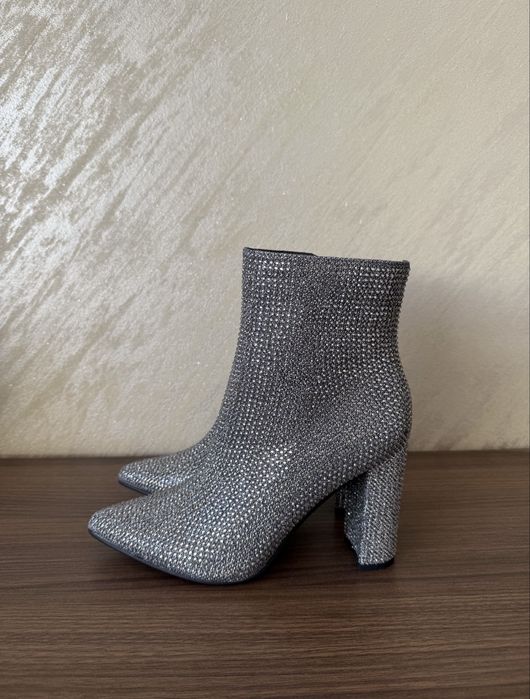 Боти на токчета с блясък