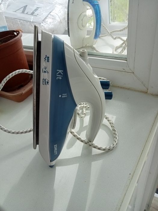 Продам маленький утюг