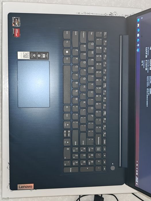 Lenovo Ideapad 3 17.3", AMD Ryzen 5 4Ghz, 8GB RAM, 512 SSD