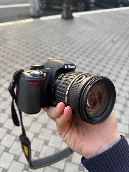 Nikon D3100 leans 18-200mm