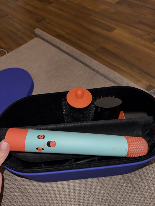 Vând Dyson Airwrap i.d. Straight + Wavy