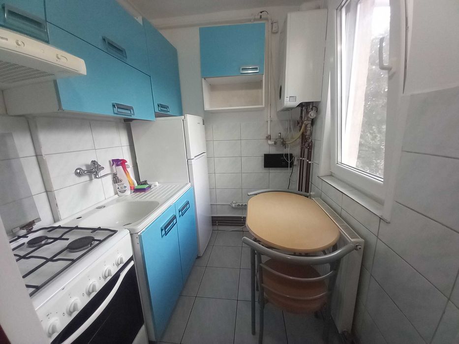 Apartament cu 3 camere de inchiriat