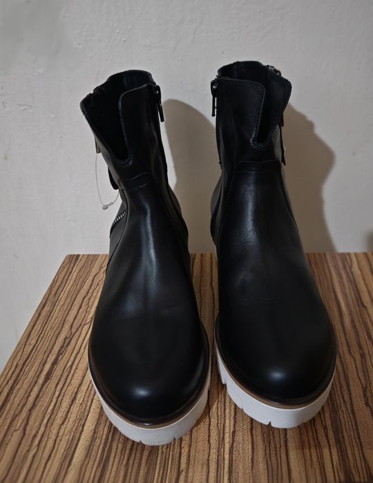 Нови дамски боти естествена кожа - 40% 36 размер черни с бяло