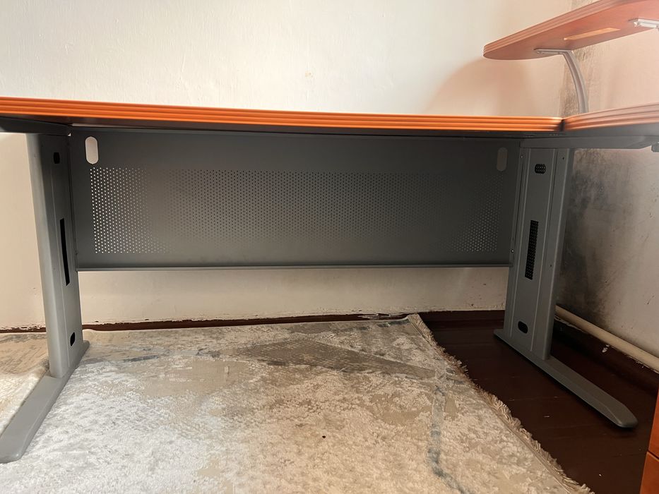 Продается Офисный и письменный стол