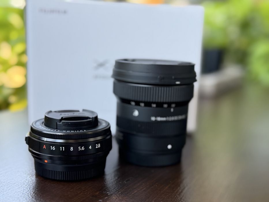 фотоапарат Fujifilm X-E5 + два обектива