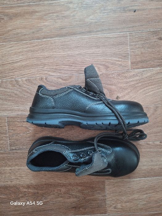 Продам ботинки новые