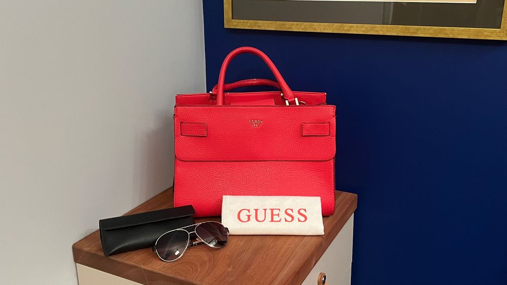 Guess чанта и очила