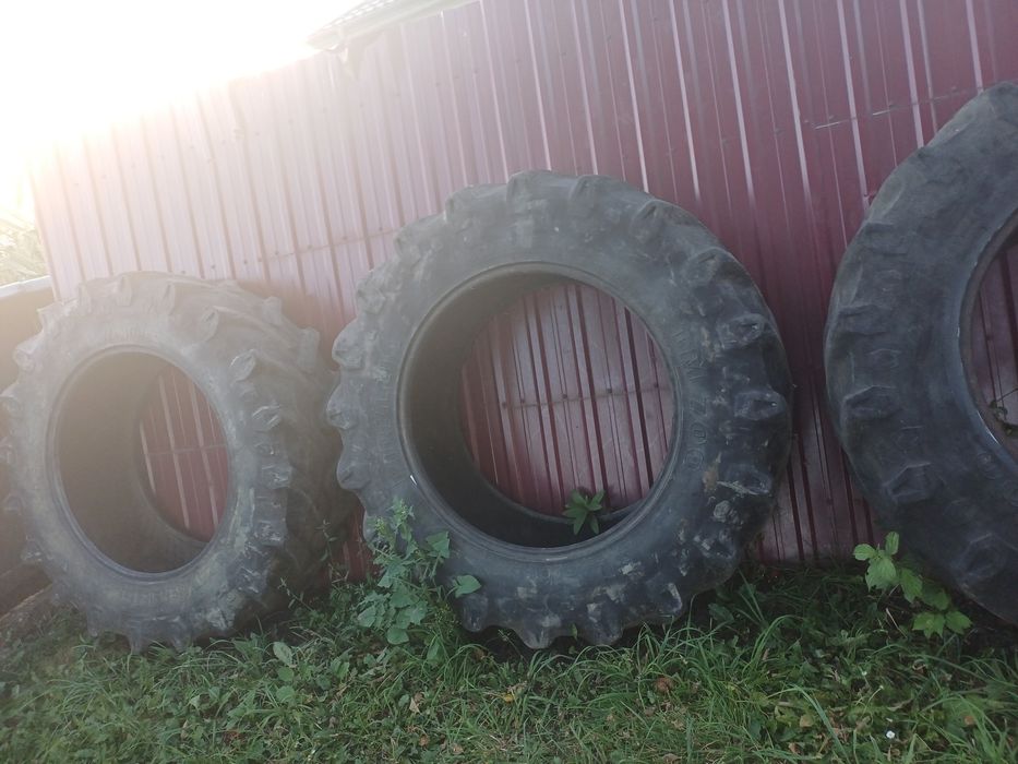 Vând cauciucuri 480 70 34 uzate pirelli