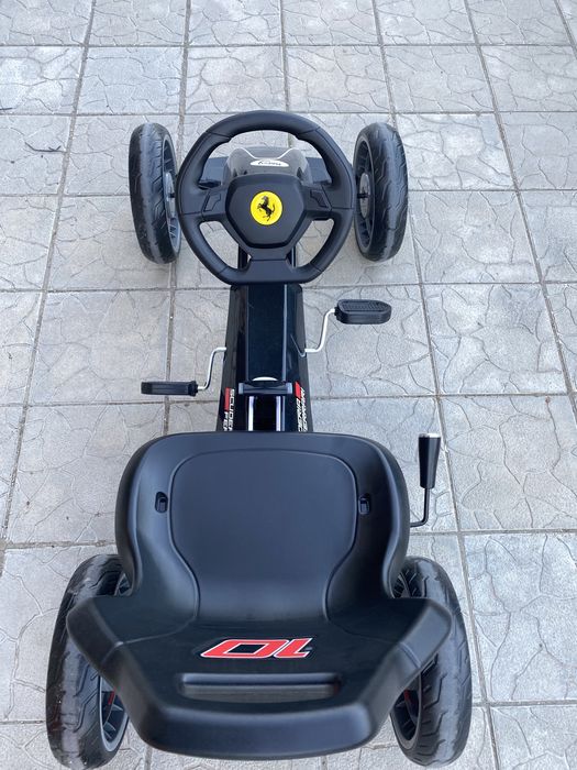 Кола с педали и волан Ferrari