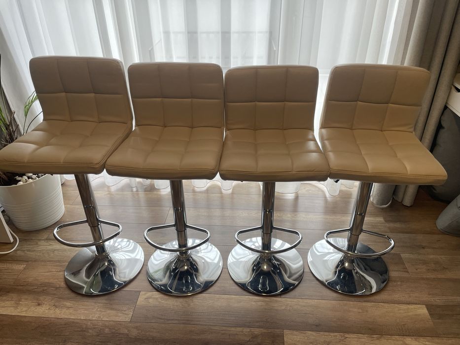Vând set de 4 scaune de bar din piele ecologică