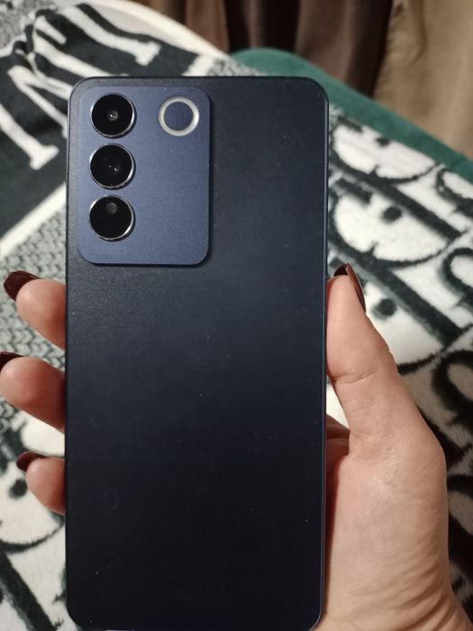 Смартфон Vivo V27e