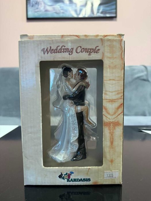 Декоративна фигурка- младоженци