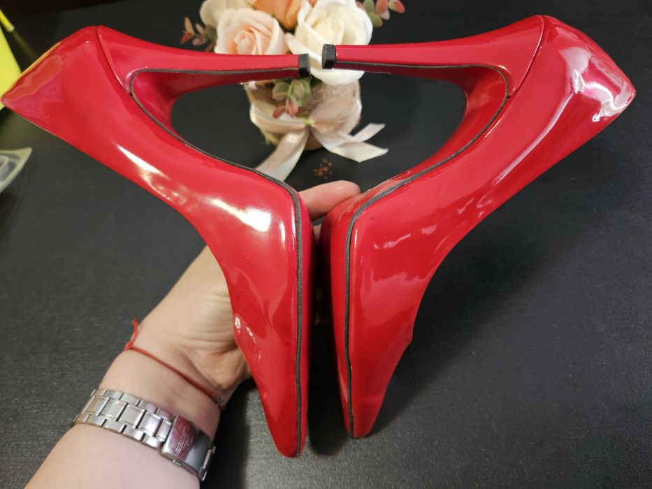 Pantofi de piele lăcuită pentru femei nr 39