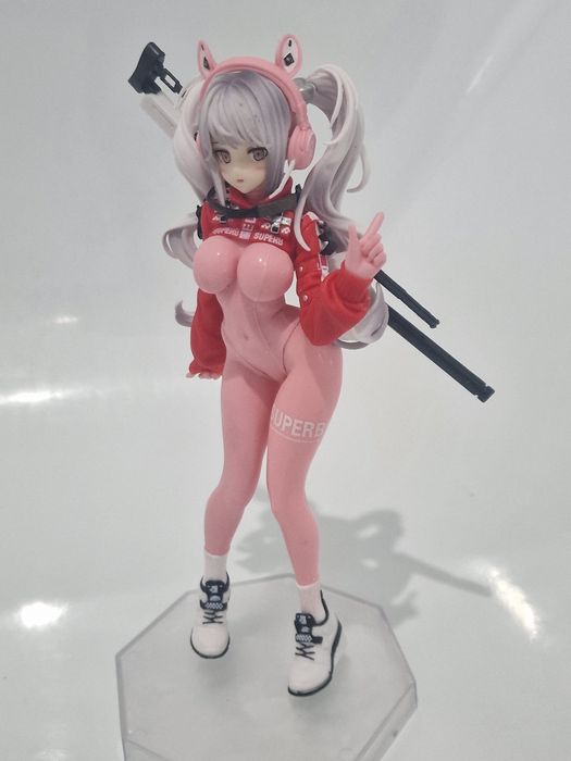 Аниме фигурка девушка