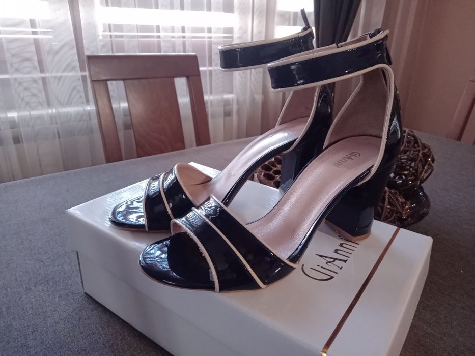 Сандали GIANNI .