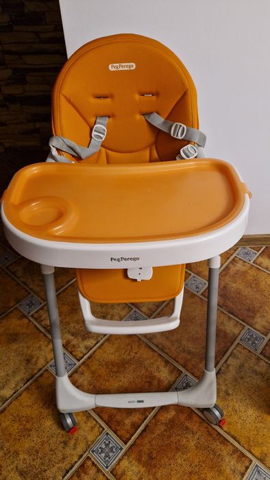 Vand scaun de masa Peg Perego, utilizat de cateva ori, 500 lei