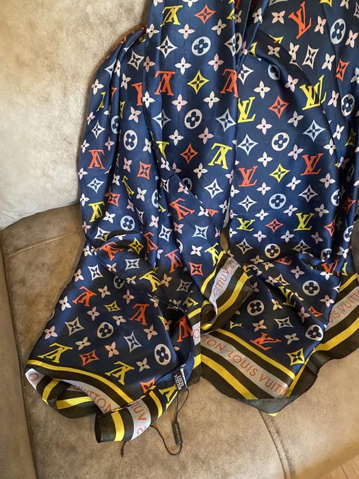 Eșarfă din mătase 100%.LV ; Geantă mare LV