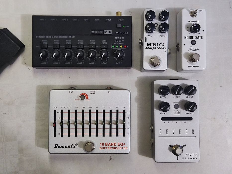 Гитарные педали эффектов и мини-микшер