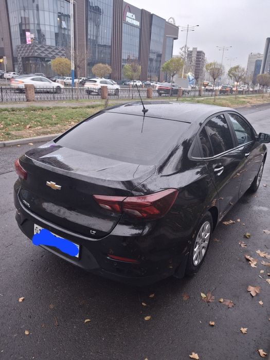 Qora Chevrolet onix