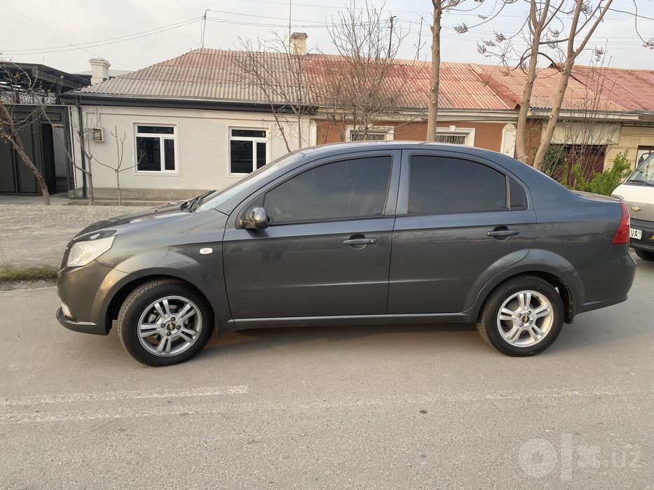 Nexia 3 mokriy asfalt holati zor holatda 1 dona kalinkada petno