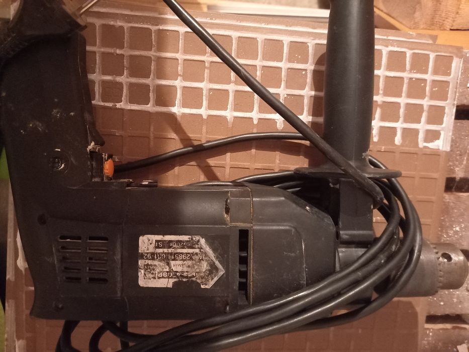 Продам  электрдрель нерабочая)