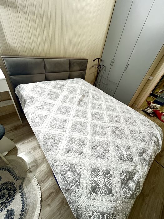 Продам кровать с матрасом