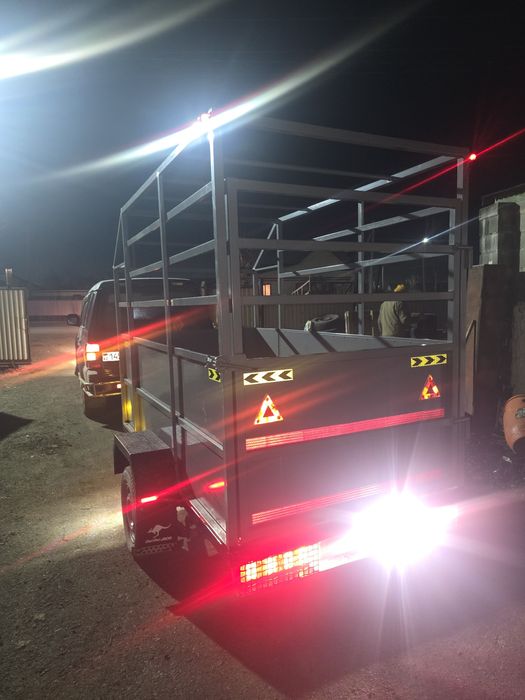 Продам прицеп коневозка