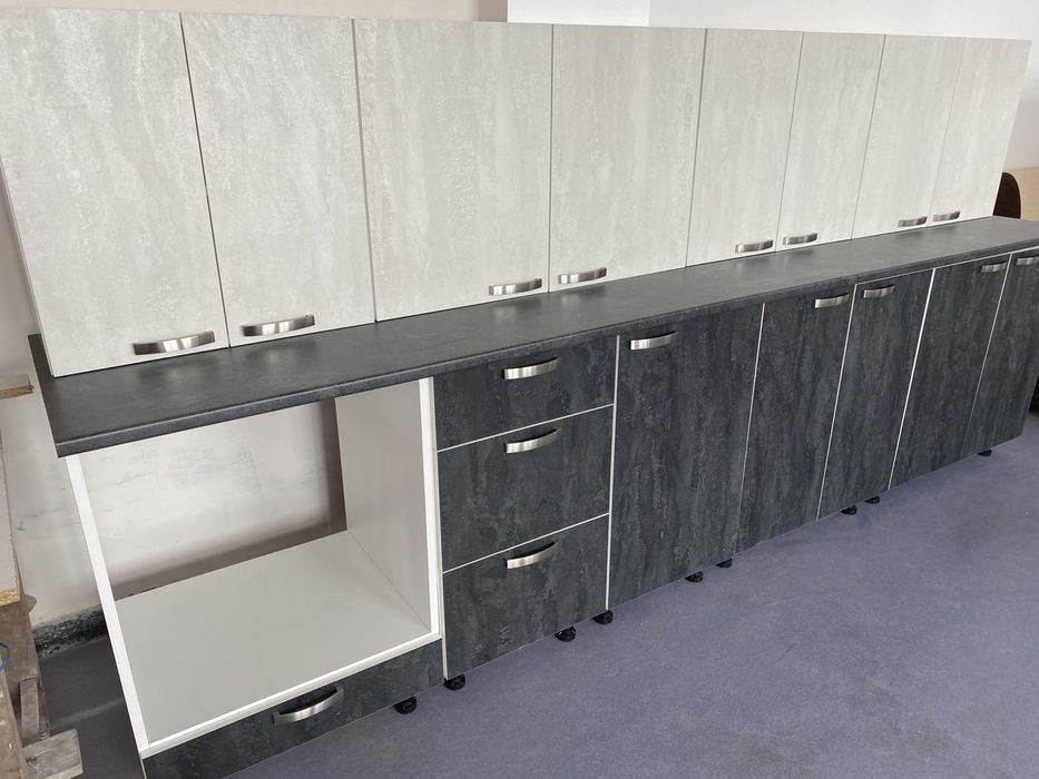 Mobila de bucatarie lungime 300 cm noua !