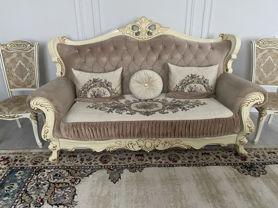 Раскладной диван и два кресла