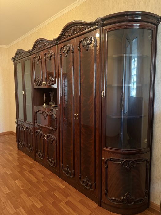 Продам Стенку Сервант