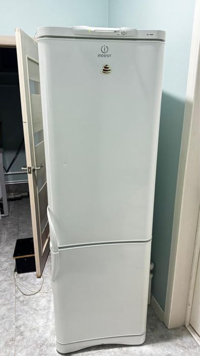 Холодильник Индезит в рабочем состоянии
