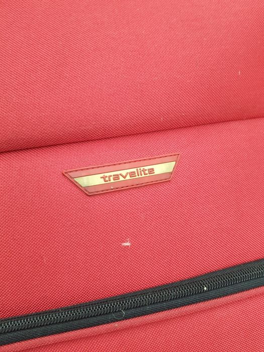 Продавам куфар с колелца