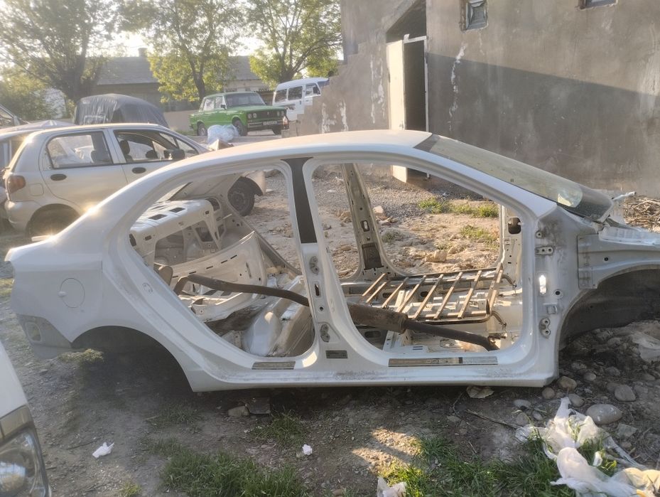 Кузов кобалт аваренни сотилади