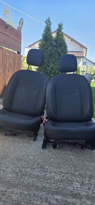 Vând scaune Logan 2