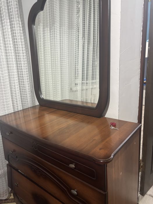 Продам кровать,тумбочки