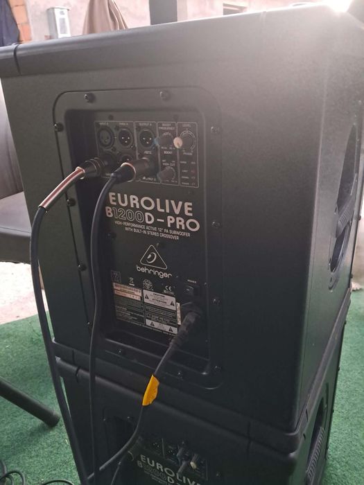 Behringer subufar pe 12 ins