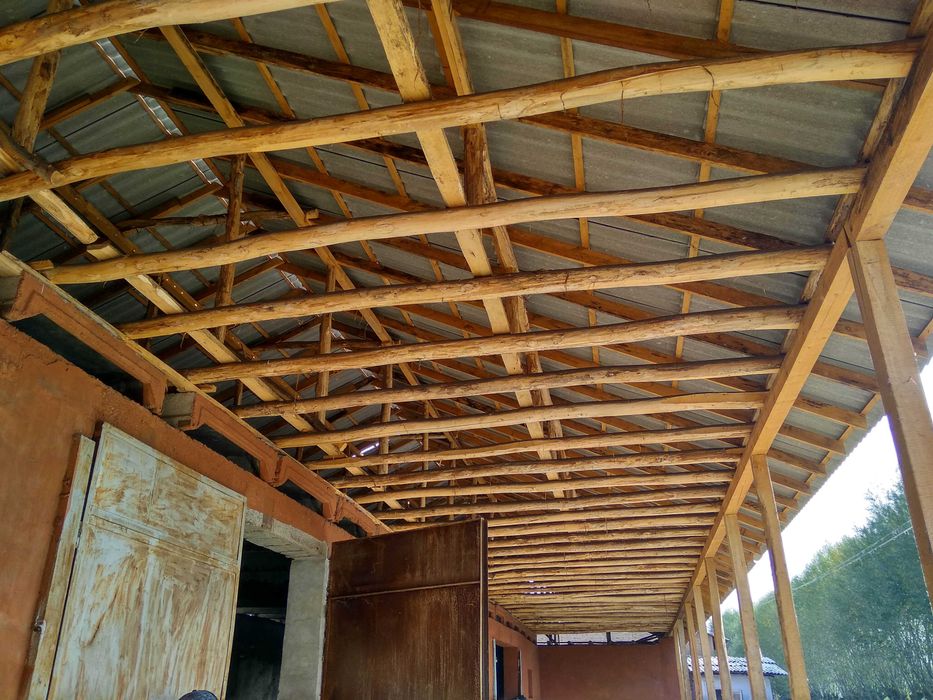 Нотурар бино сотилади! Ёнида темир йўл (ветка) мавжуд.