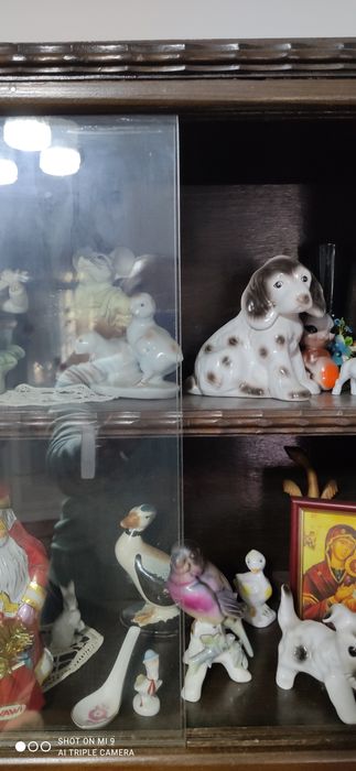 Vând colecție diverse figurine din ceramică vechi.