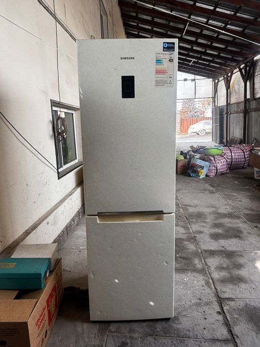 Холодильник срочно продам