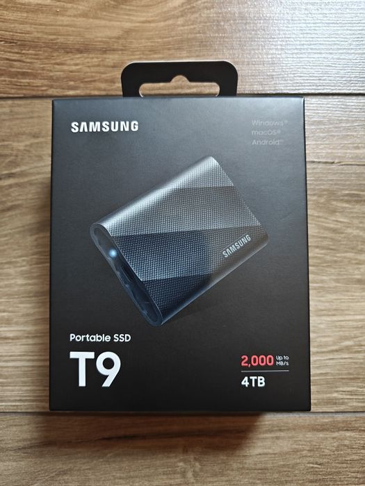 SSD Extern Samsung T9 4TB – Nou / Sigilat (2000 MB/s, USB 3.2 Gen 2x2)